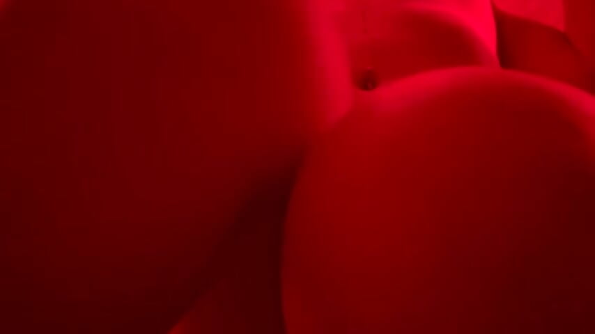 In red - video by emyxpearly cam model