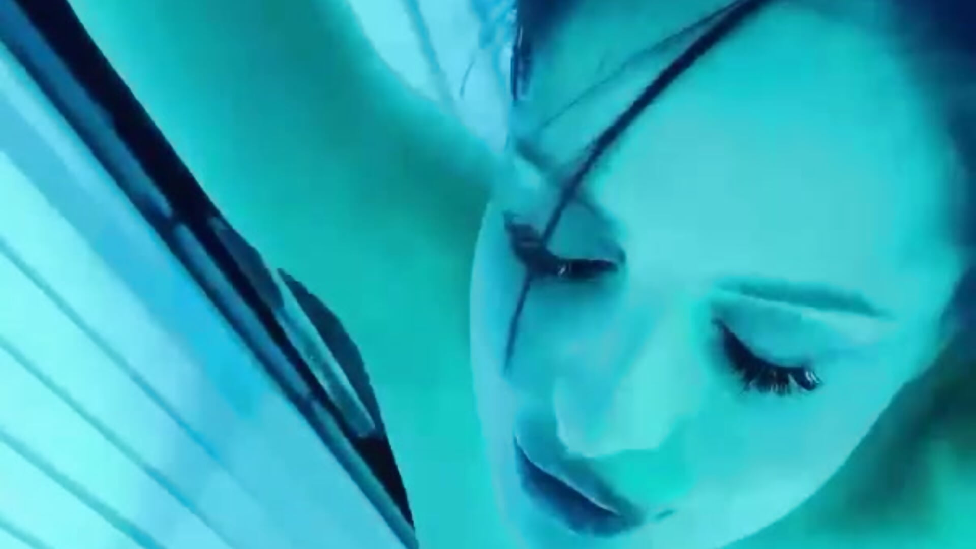 Getting sun-kissed for you - video av Evayra cam-modell