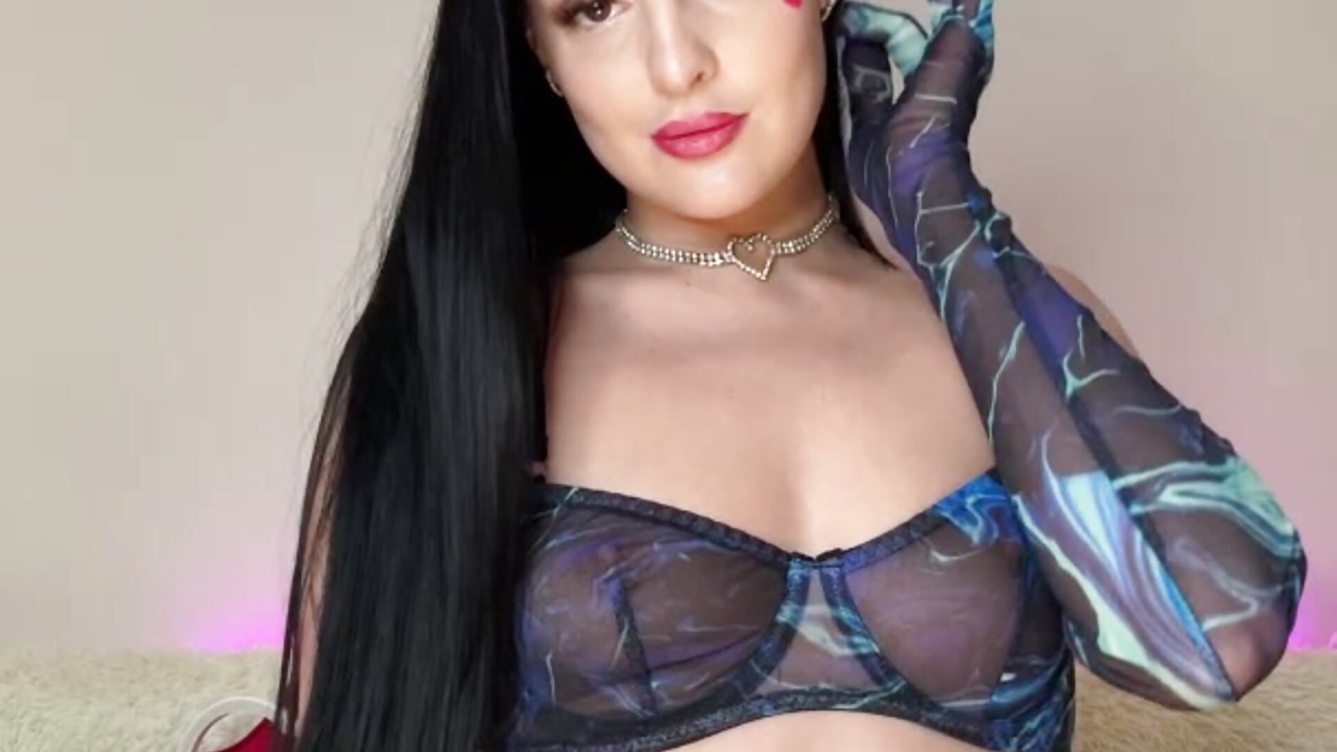 Follow me if you like me – video af Evayra cam-model