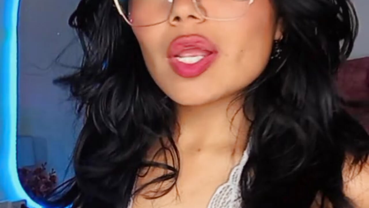 🙈 - วิดีโอโดย luna_velveth โมเดลแคม