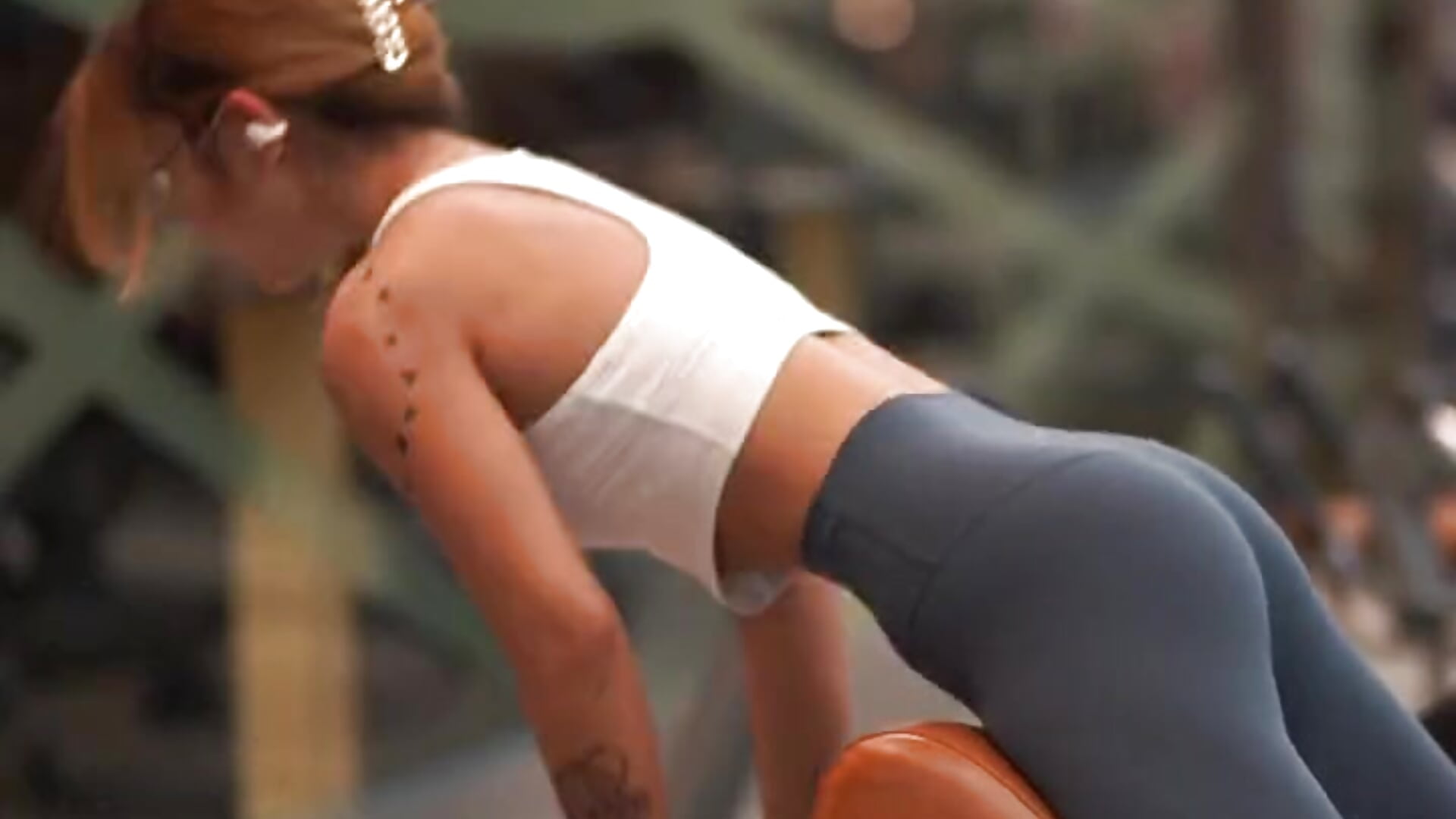 v0200fg10000ch4g65bc77u4veksqc9g - video av daddyybbpp cam-modell