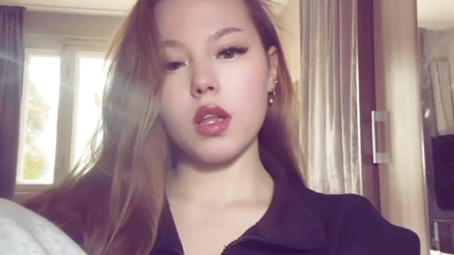 IMG_7918 – видео вебкам-модели aloreana