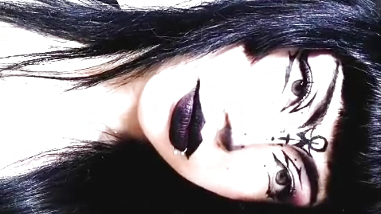 hi ♥ - video by vampkitty_r cam model