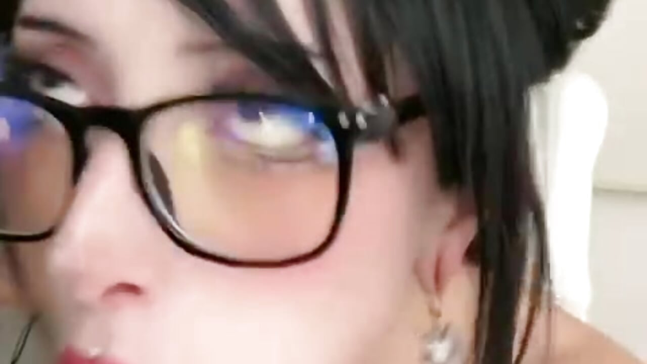 Fill my mouth with milk🥵💦 - video của người mẫu cam SalemBlackrose