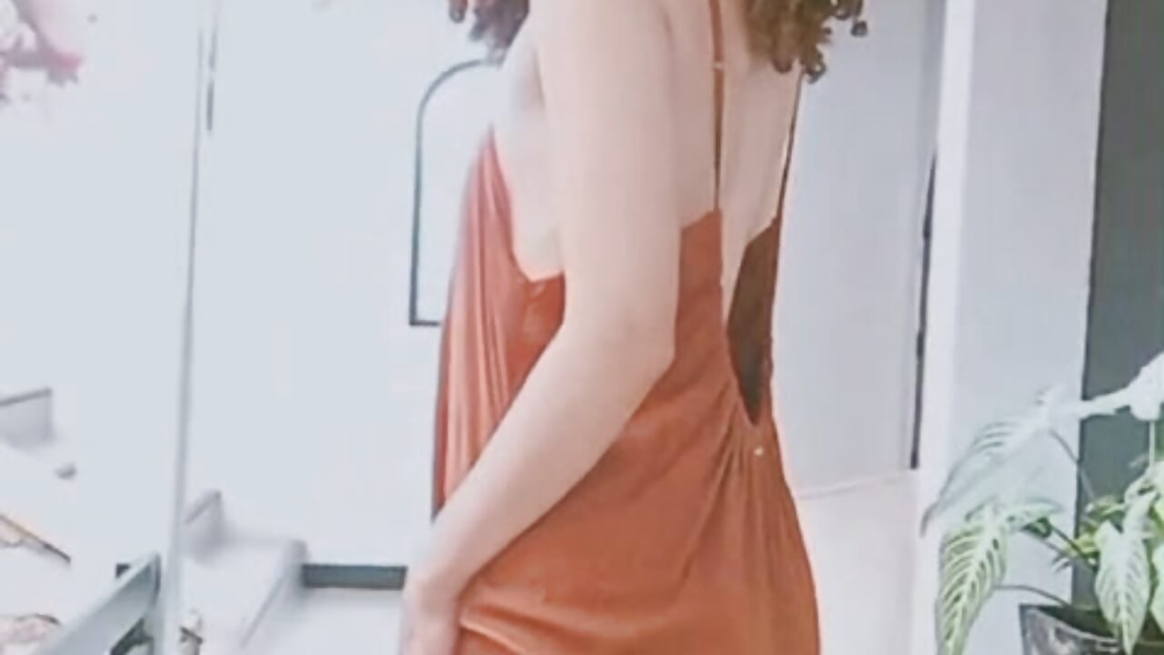 Watch this slow, provocative walk; I'm coming straight for you with the intent to drive you crazy 👠 - vidéo du modèle de showcams JuliethMilf