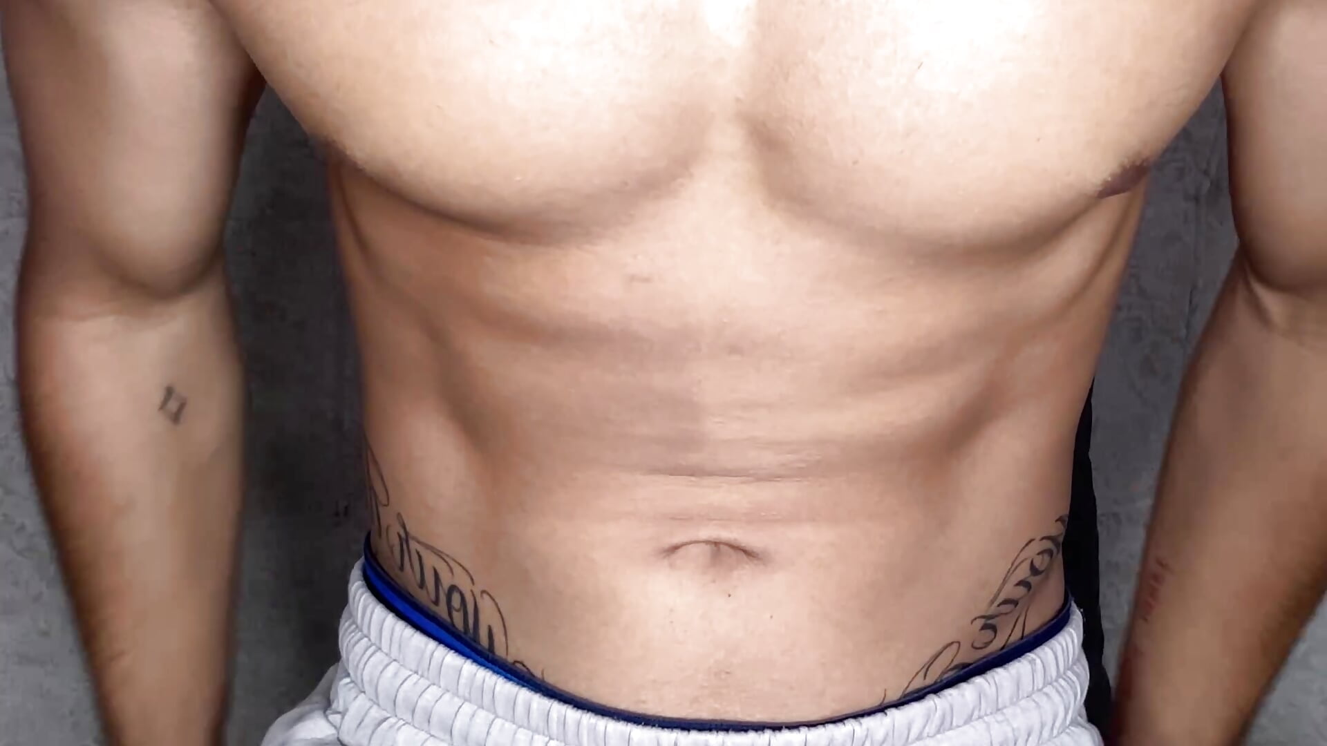 Vídeo em tendência de modelo na câmara _Alex_Colton 9803