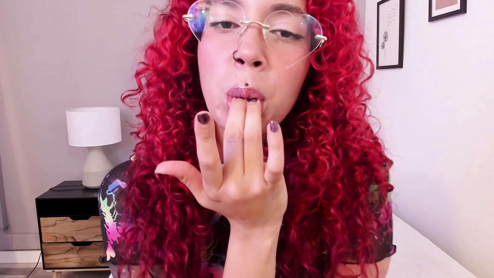 Suck Fingers - فيديو من QueenRose___ موديل الكام