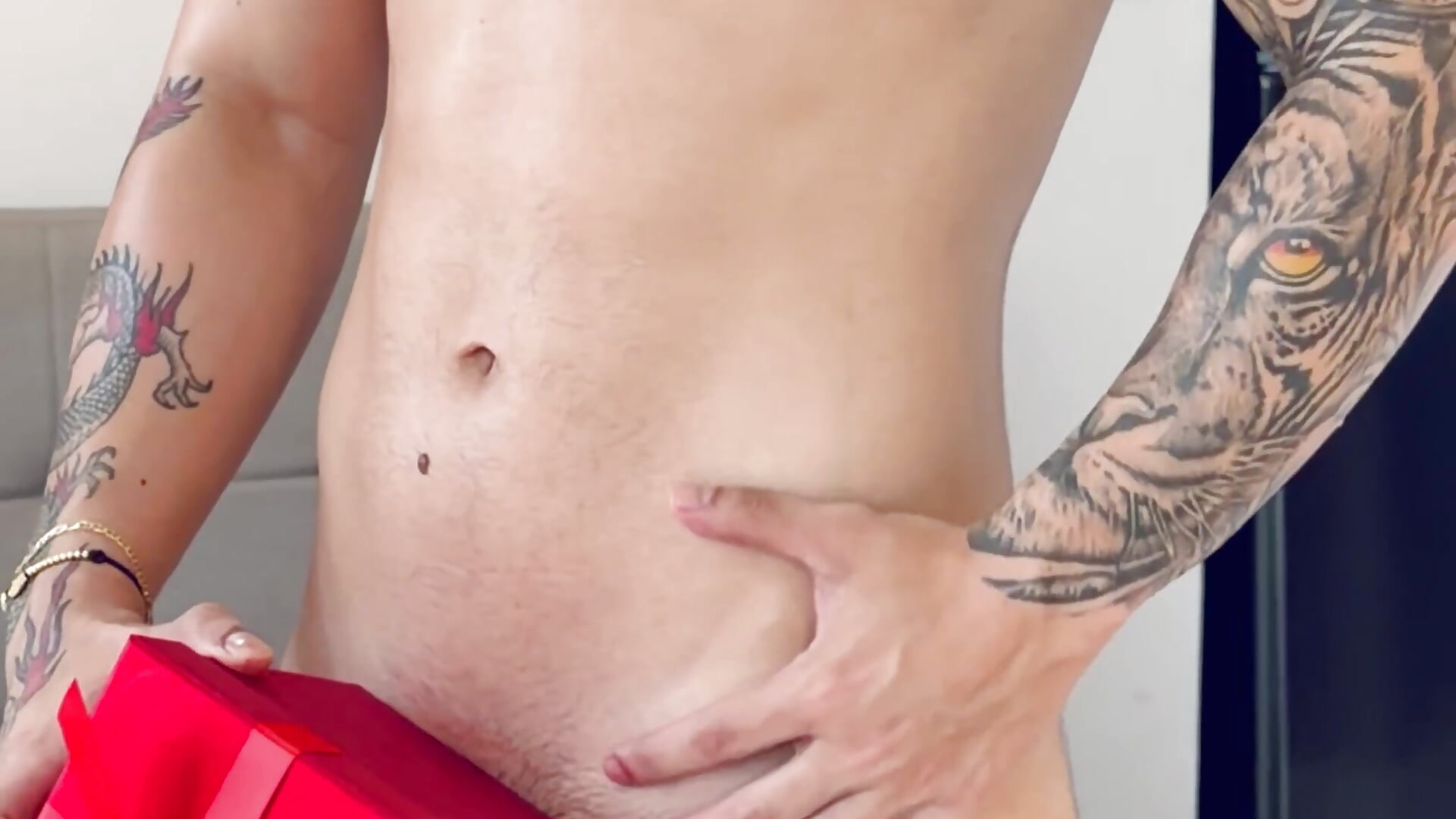 Your Valentine's gift has arrived 💝 – видео вебкам-модели itswolfine