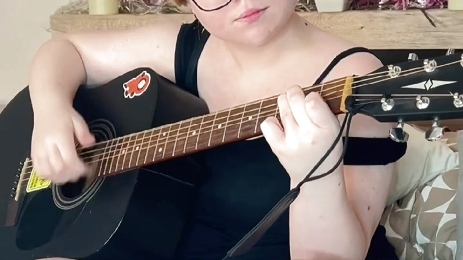 I play the guitar — filmik Lauraaa_Smith, modela(-lki) na kamerkach