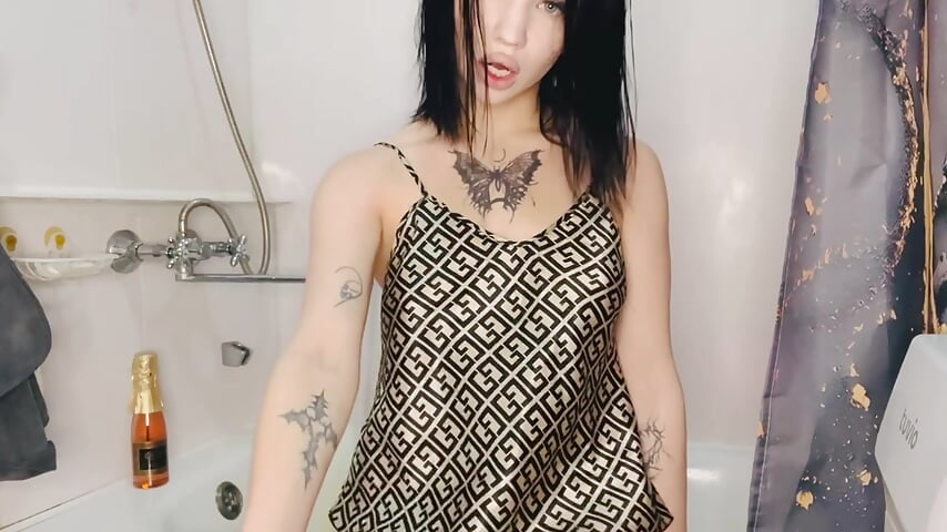 will you swim with me?)💦🛁 – video modela na kameri lil_kittty