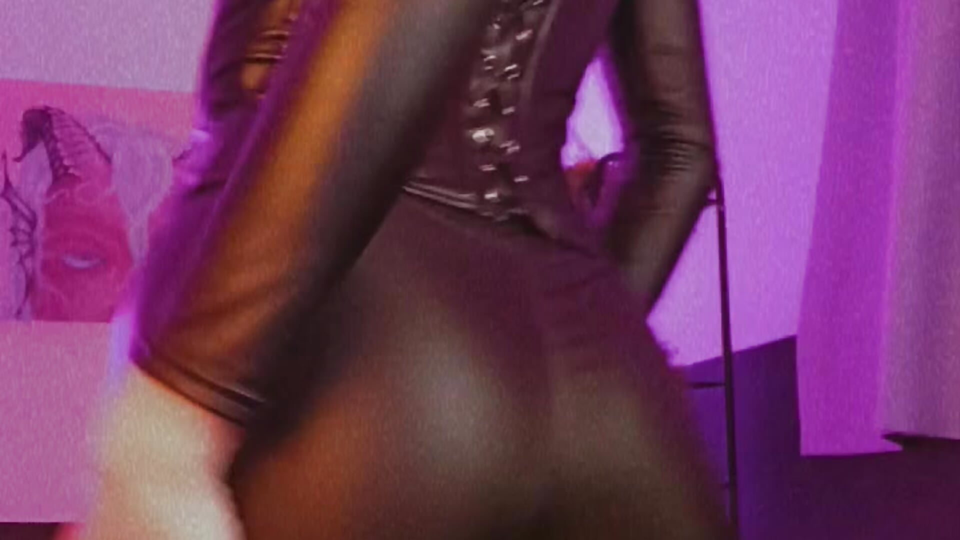 leather suit - فيديو من Vamp_Mila موديل الكام