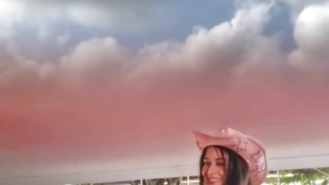 HAVING SOME FUN AT THE EXPO! – видео вебкам-модели NicoRobinx