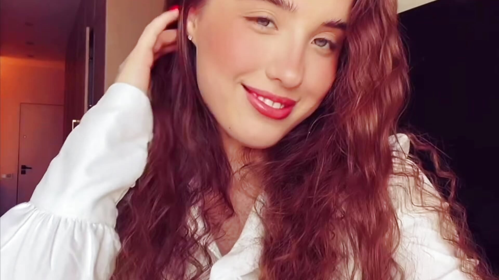 Is office style right for me? - vidéo du modèle de showcams NightGloss