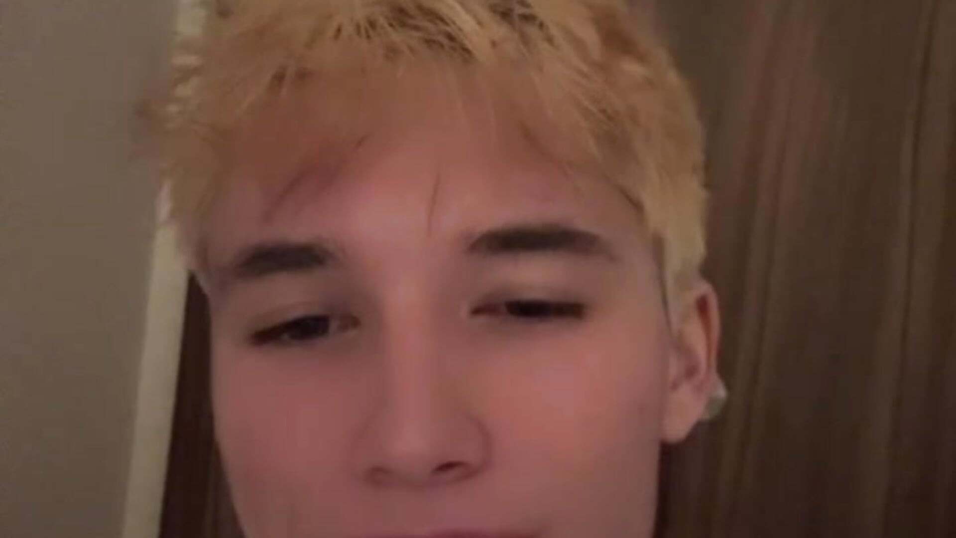 Vídeo  5138 de modelo de vídeos KevinParke – em alta