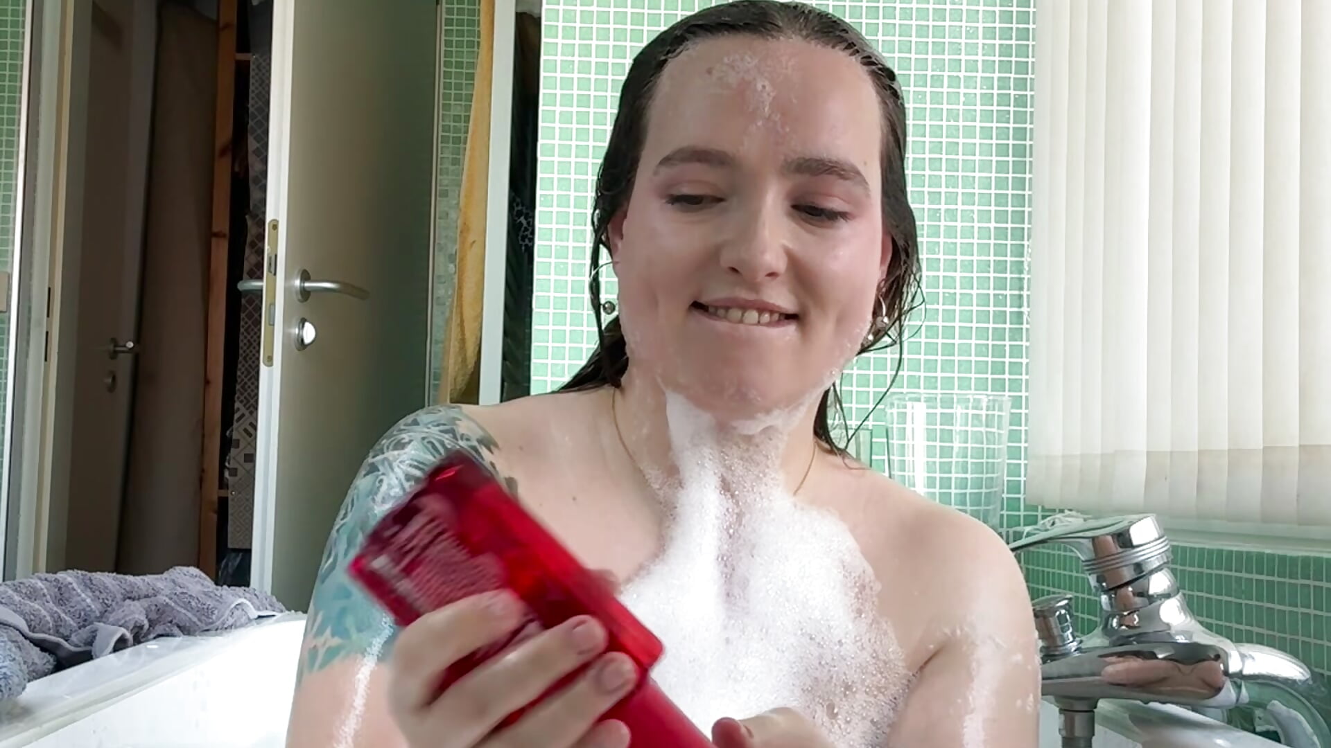 Foaming Washing every part of my body 🍑 + underwater