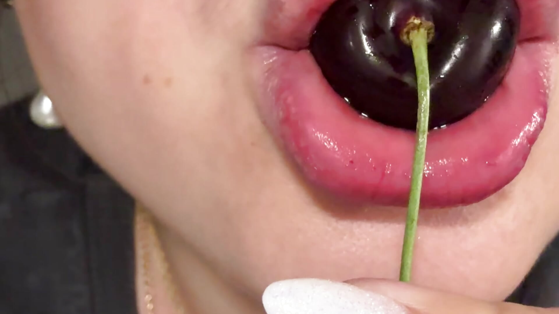 Sweet Cherry Lips – video od webkamerové modelky MyMegann