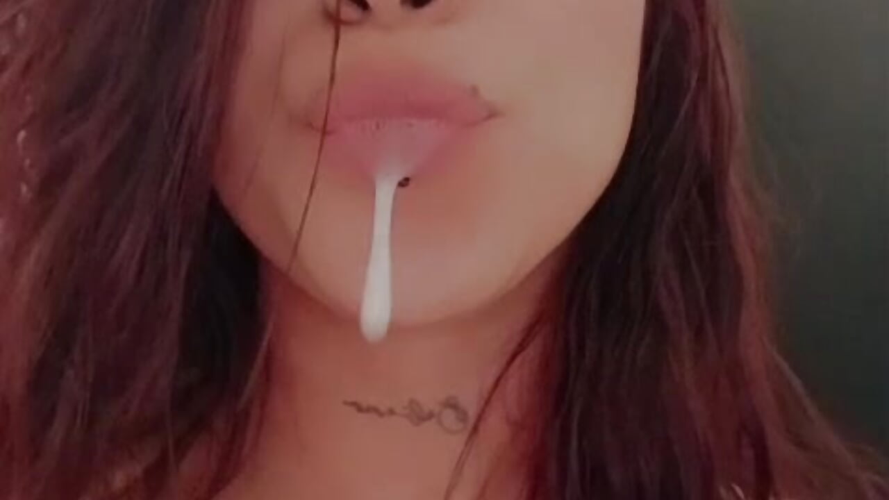 Spit Yumy... 💋 - vidéo du modèle de showcams _ValentinaX_