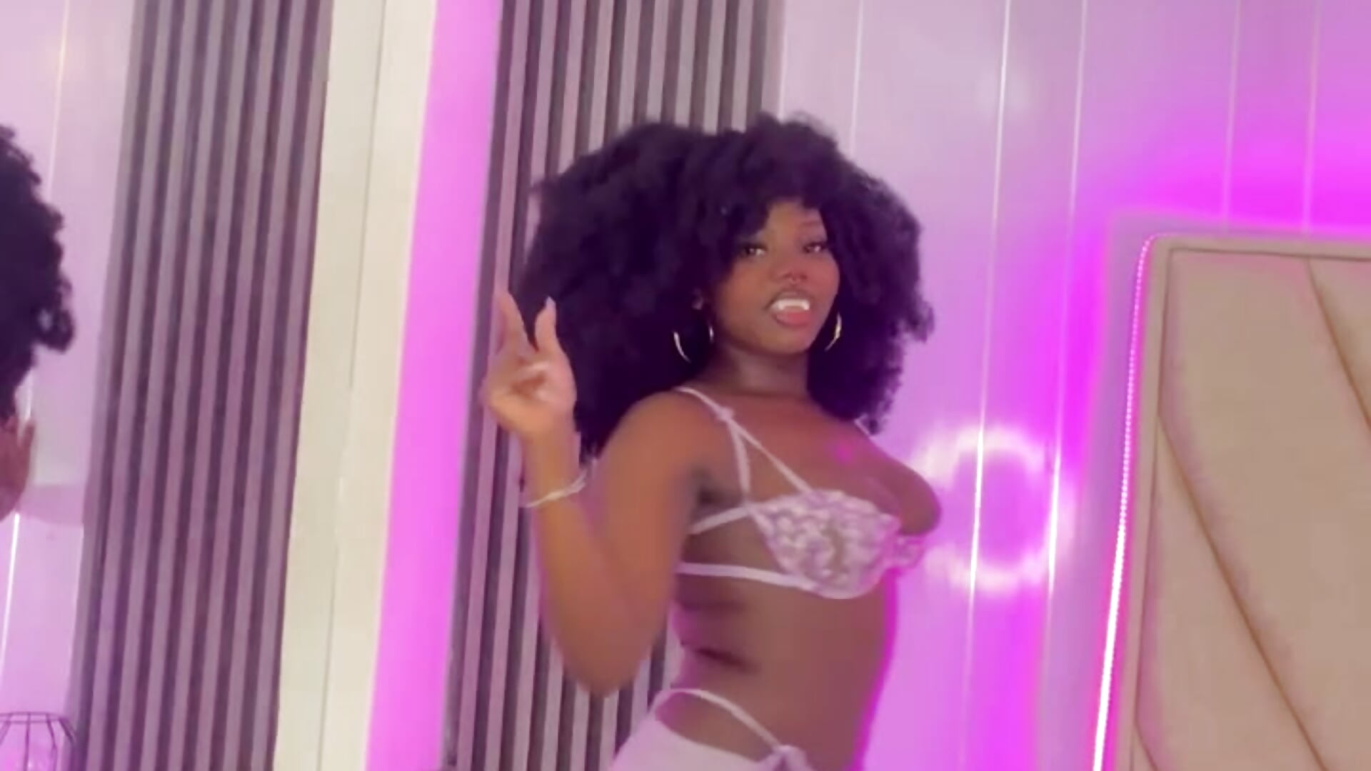 This is me 🍒✨ - Sotf_Charlotte主播的视频