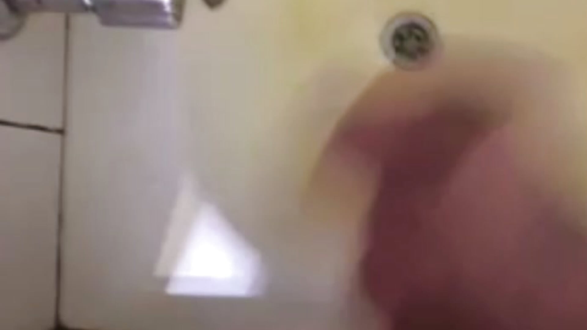 Corriditaa en la ducha – video af robeertiito