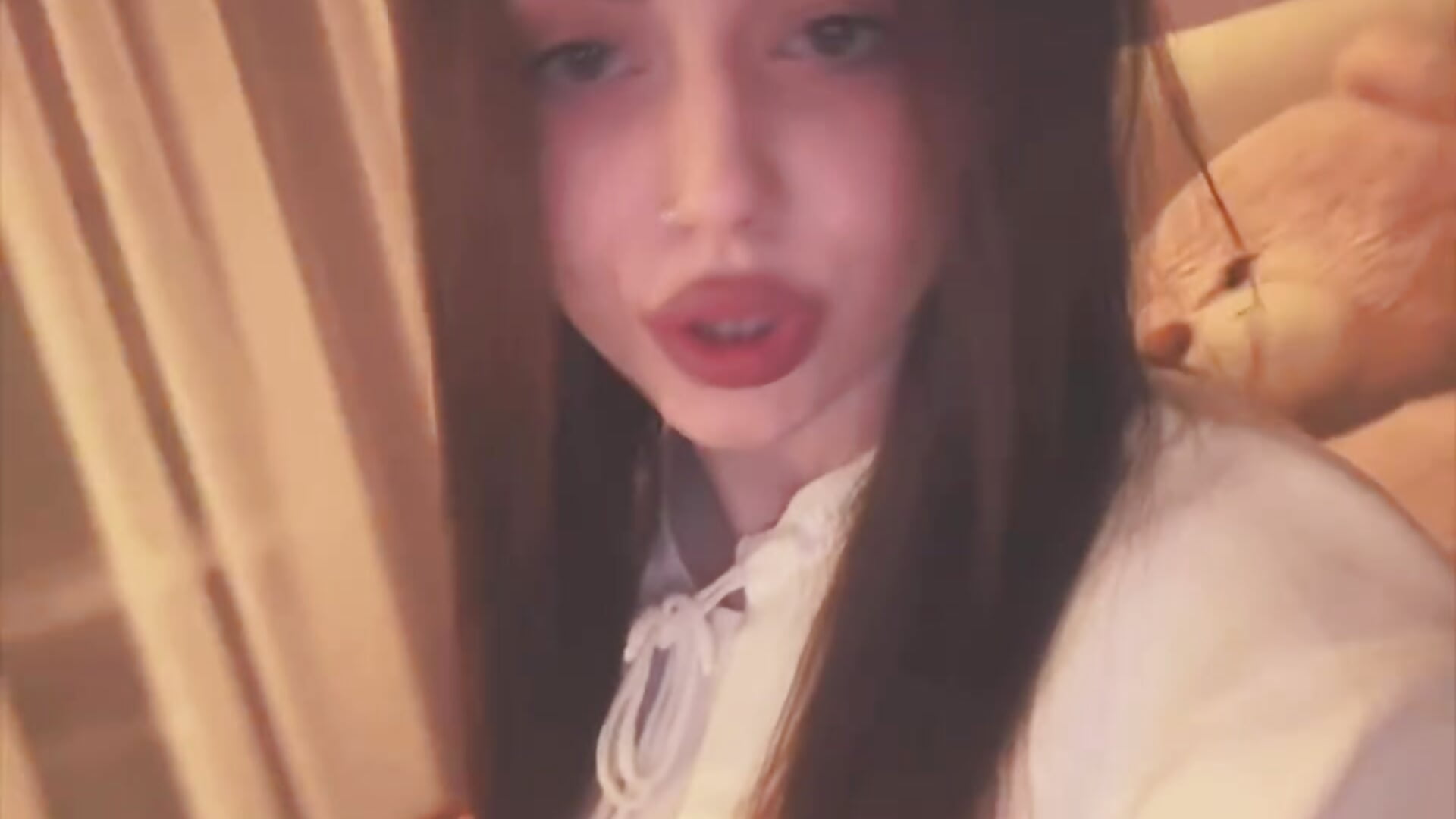 Me:3 – video od webkamerové modelky Lolly_Lipsy