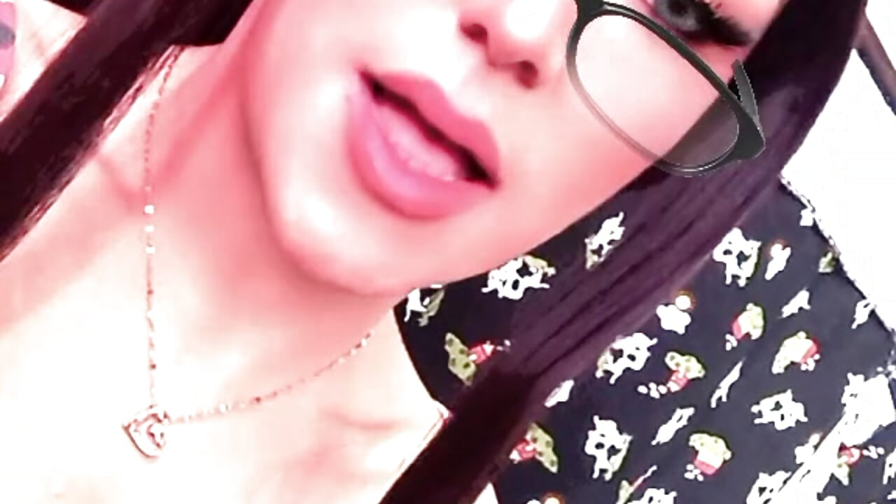 Hot chick 🍓 - video by NathalialLooes cam model
