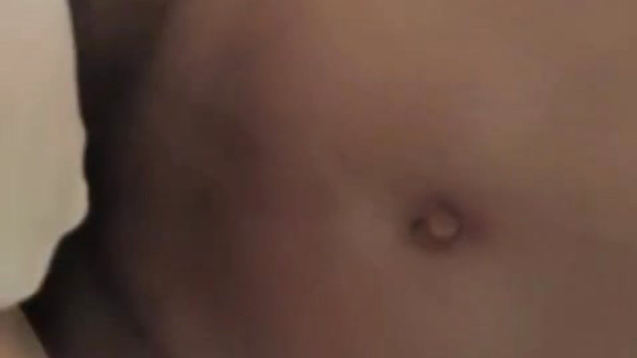 Marido colocando na bucetinha e gozando gostoso, escorrendo 😋😈🔥 - video oleh model kamera Laura_81