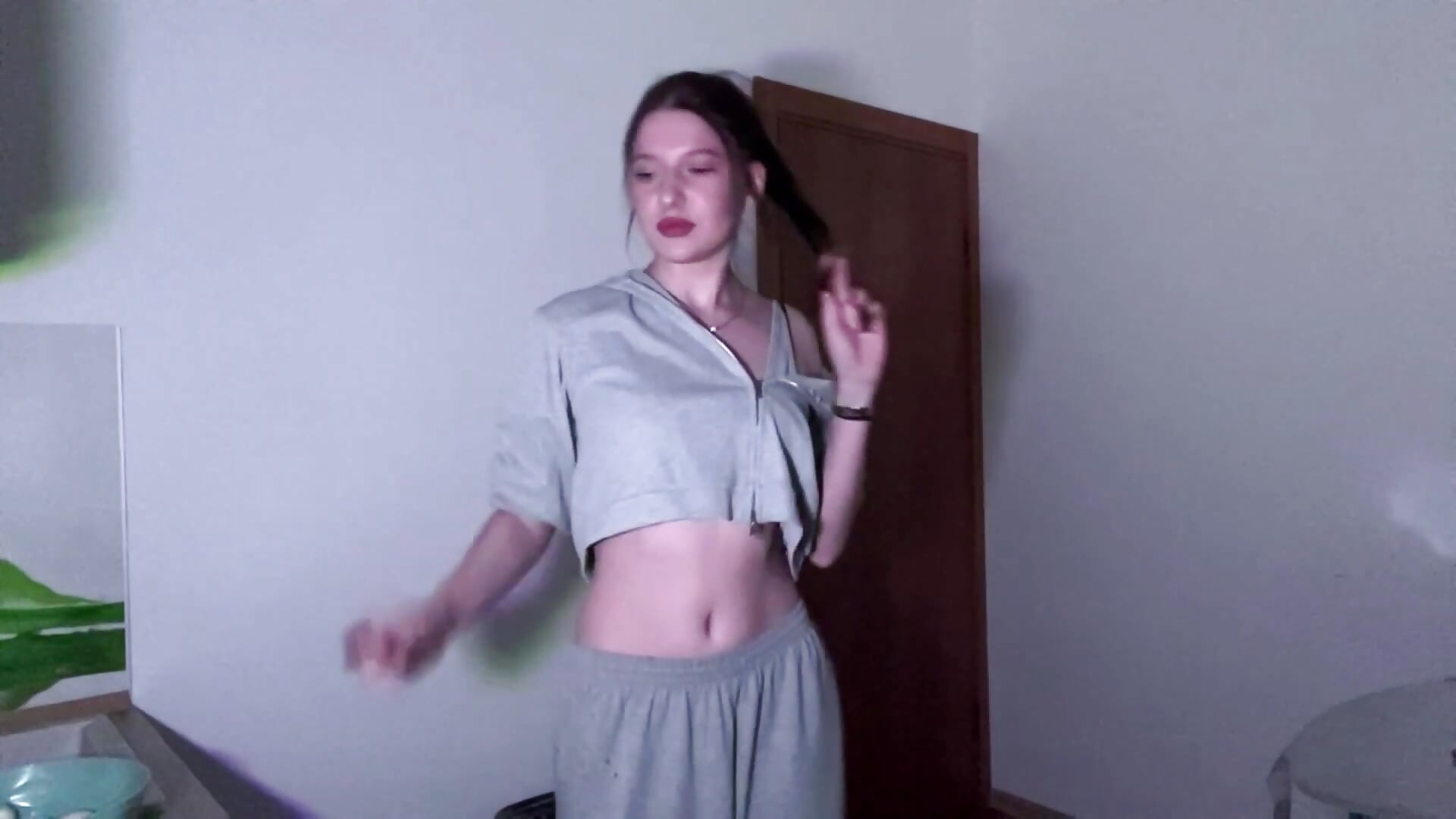 In the kitchen – video od webkamerové modelky Sarahsolara