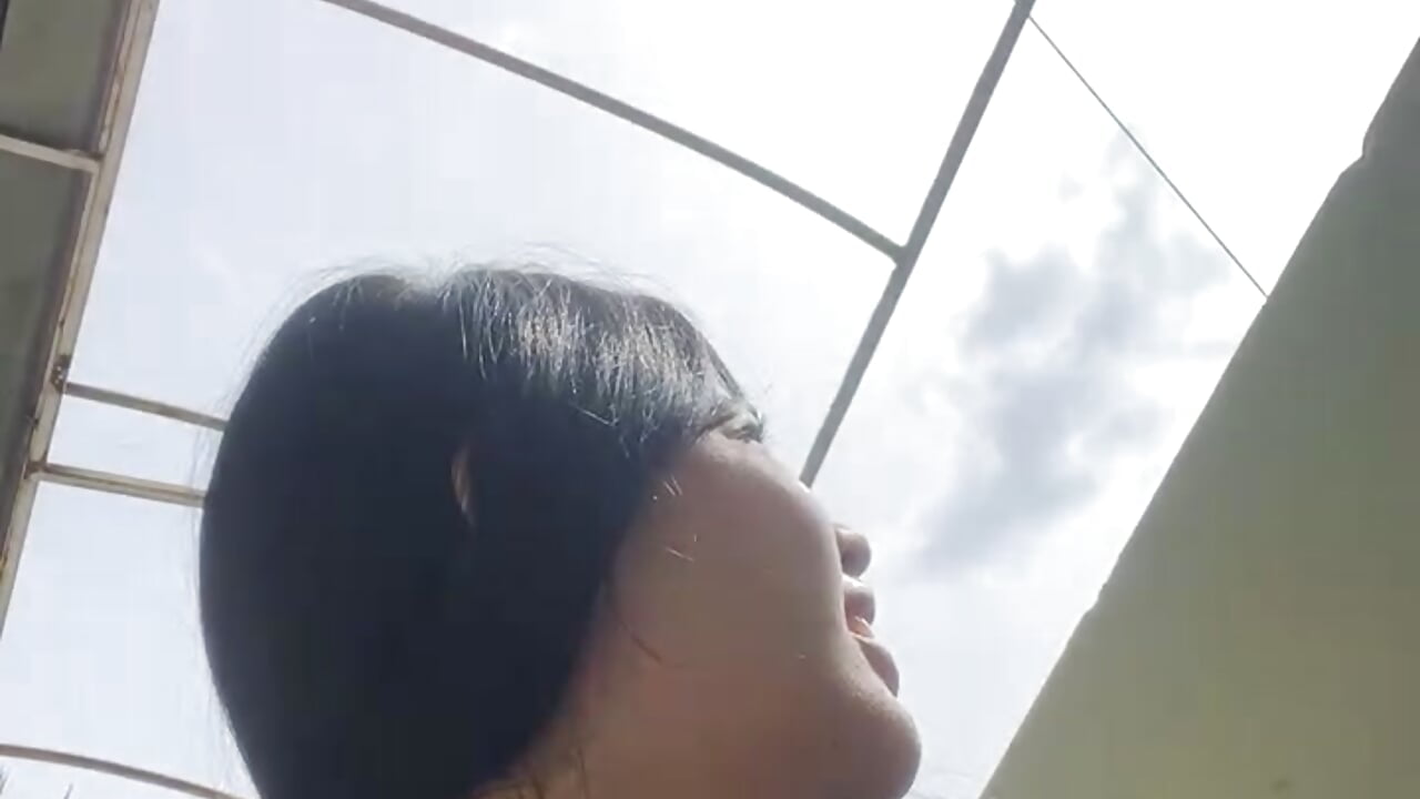 fucked in public (they almost saw me) squirt on the balcony haha😋🤩