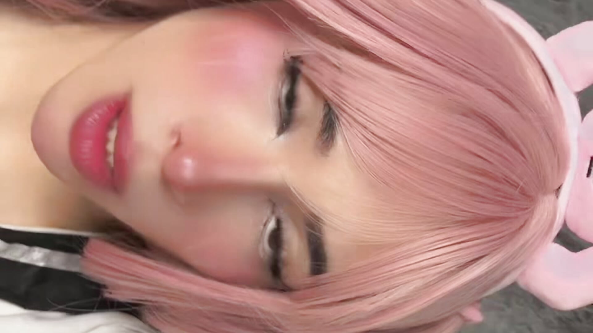 Lol - clip cu Nio-exe model videochat