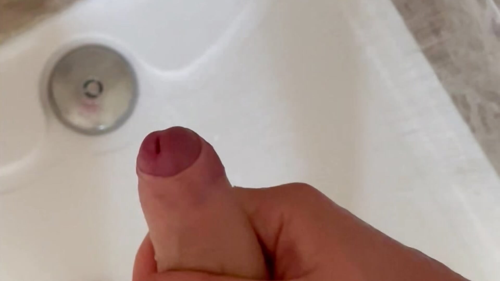Cum💦in the shower💦and get wet with me😅