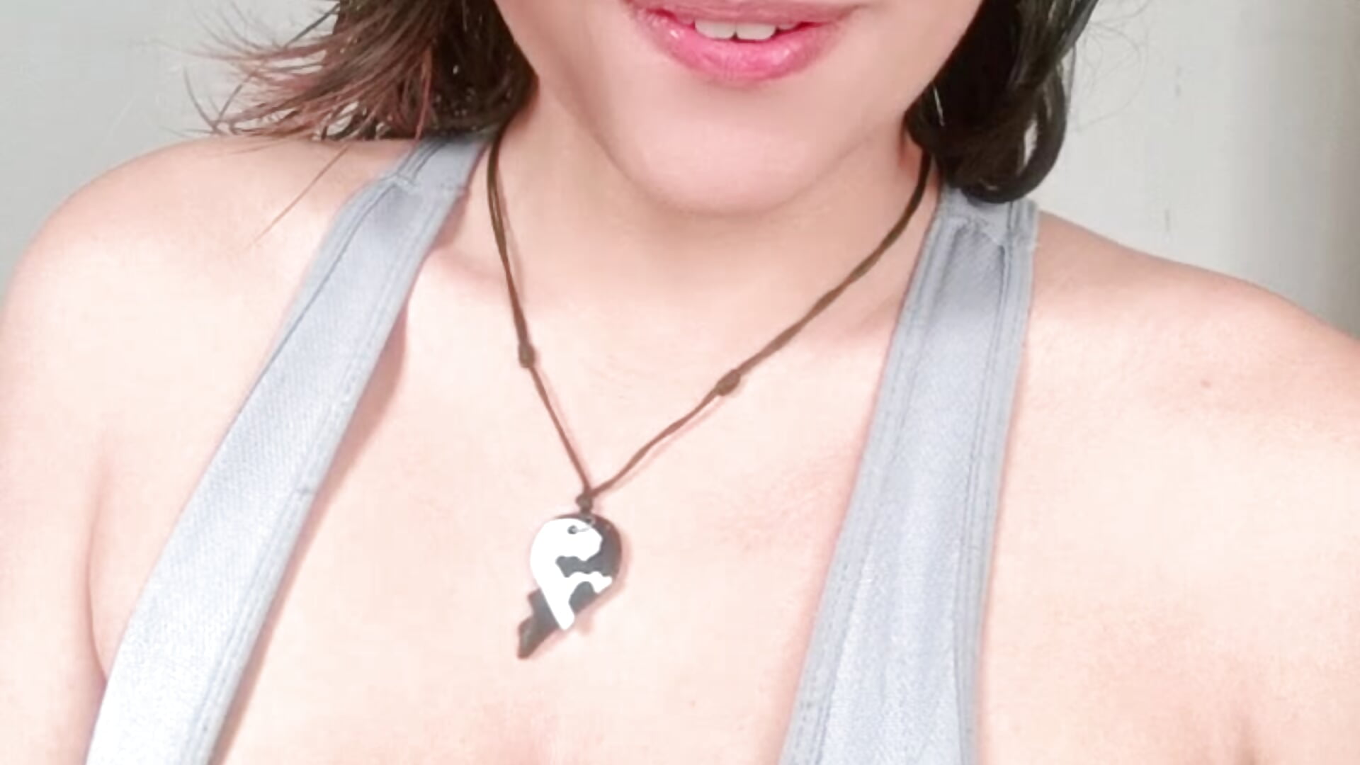 Que linda - βίντεο μοντέλου tattyrios