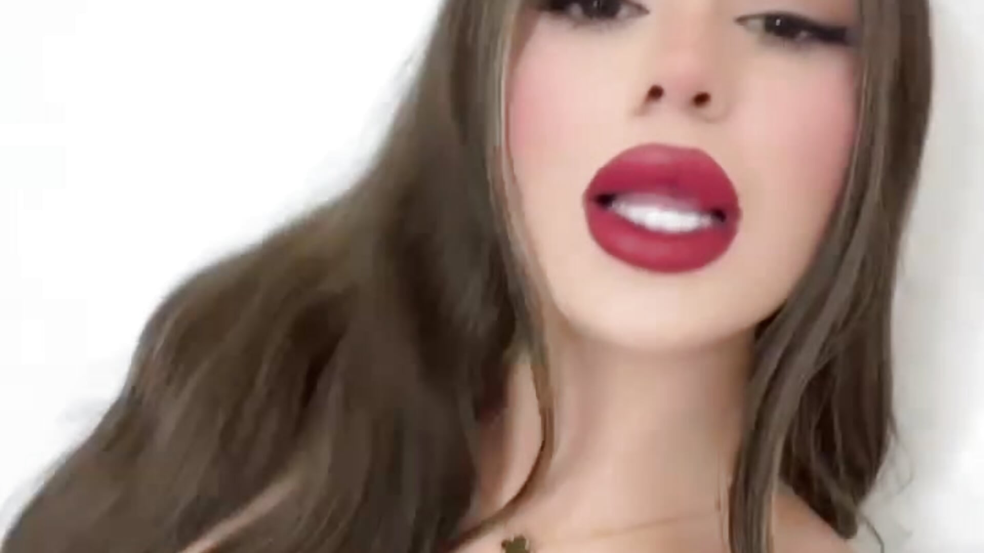 WhatsApp Video 2025-02-28 at 6,05,14 PM– sophia_deluxe18 kameramodell videója