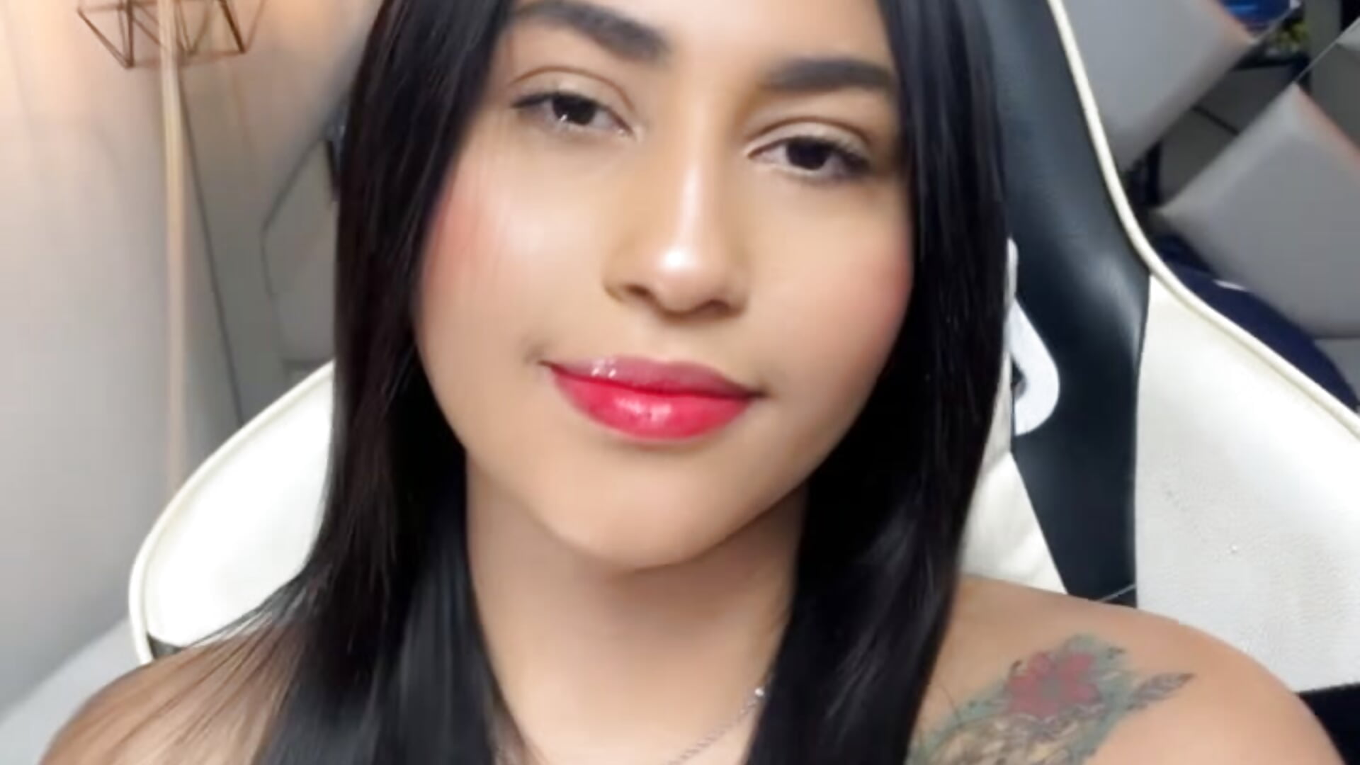 Tattu - βίντεο μοντέλου mari_pauli_xx