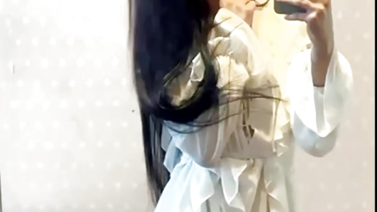 Mini dance :3 – video od webkamerové modelky UrBabeLuna