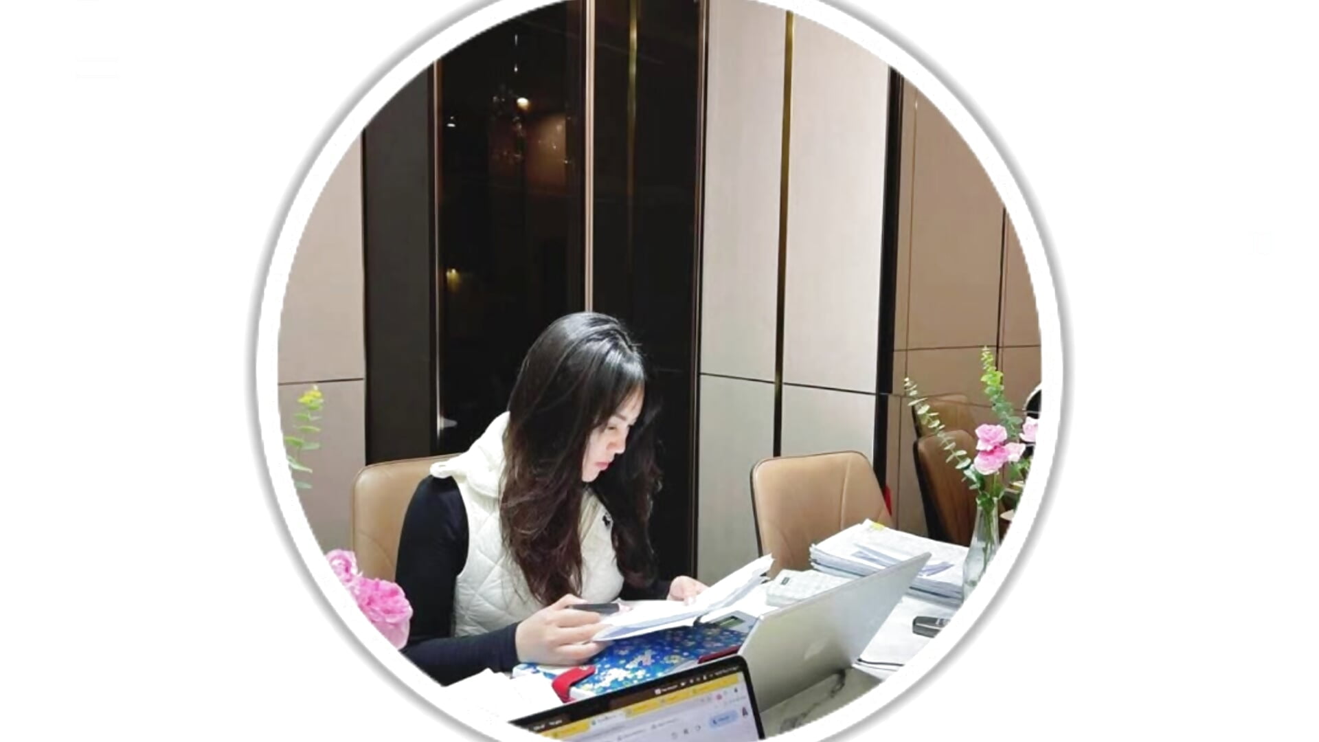 1000020027 - βίντεο μοντέλου YU_Ooo