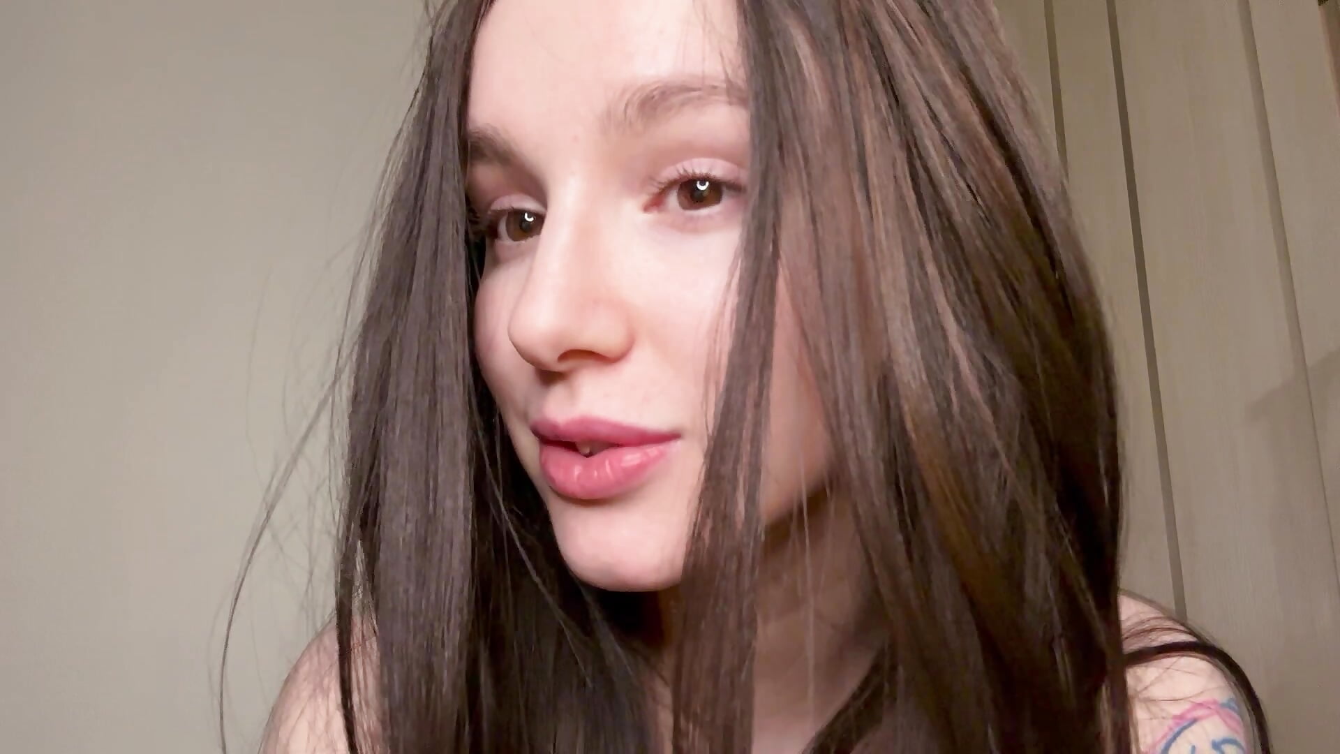 IMG_9599 - video của người mẫu cam CozyAesthetics