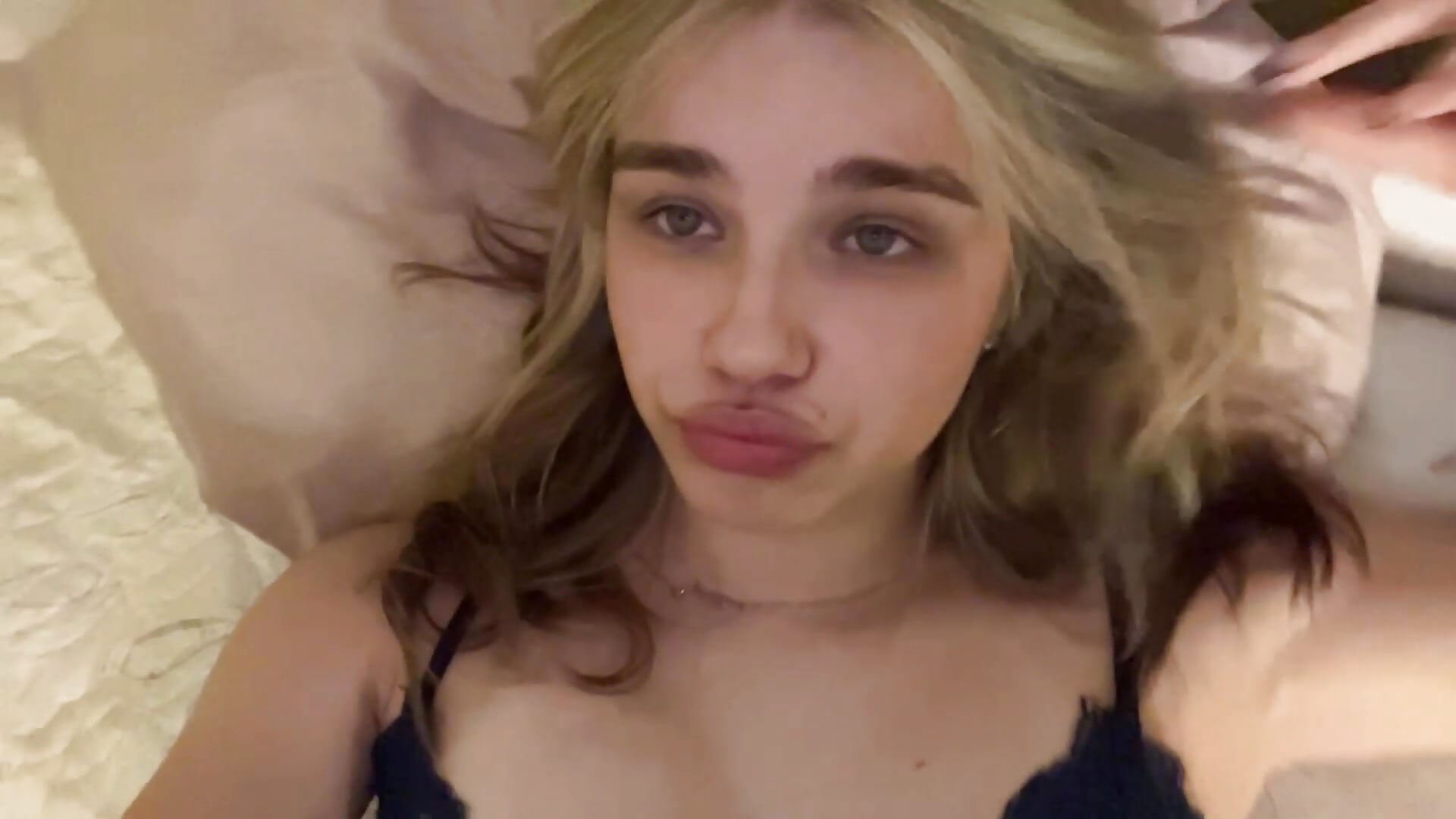 Silence speaks louder than words - Vídeo de EarthaStinett, modelo de vídeos