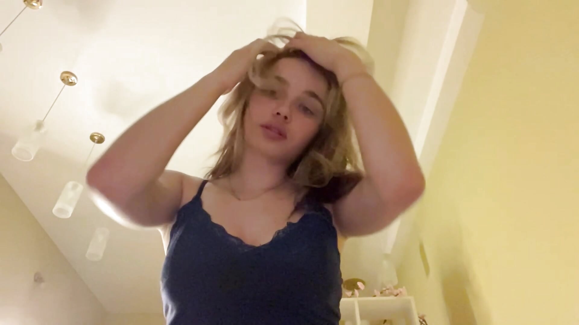 On the edge of reality - Vídeo de EarthaStinett, modelo de vídeos