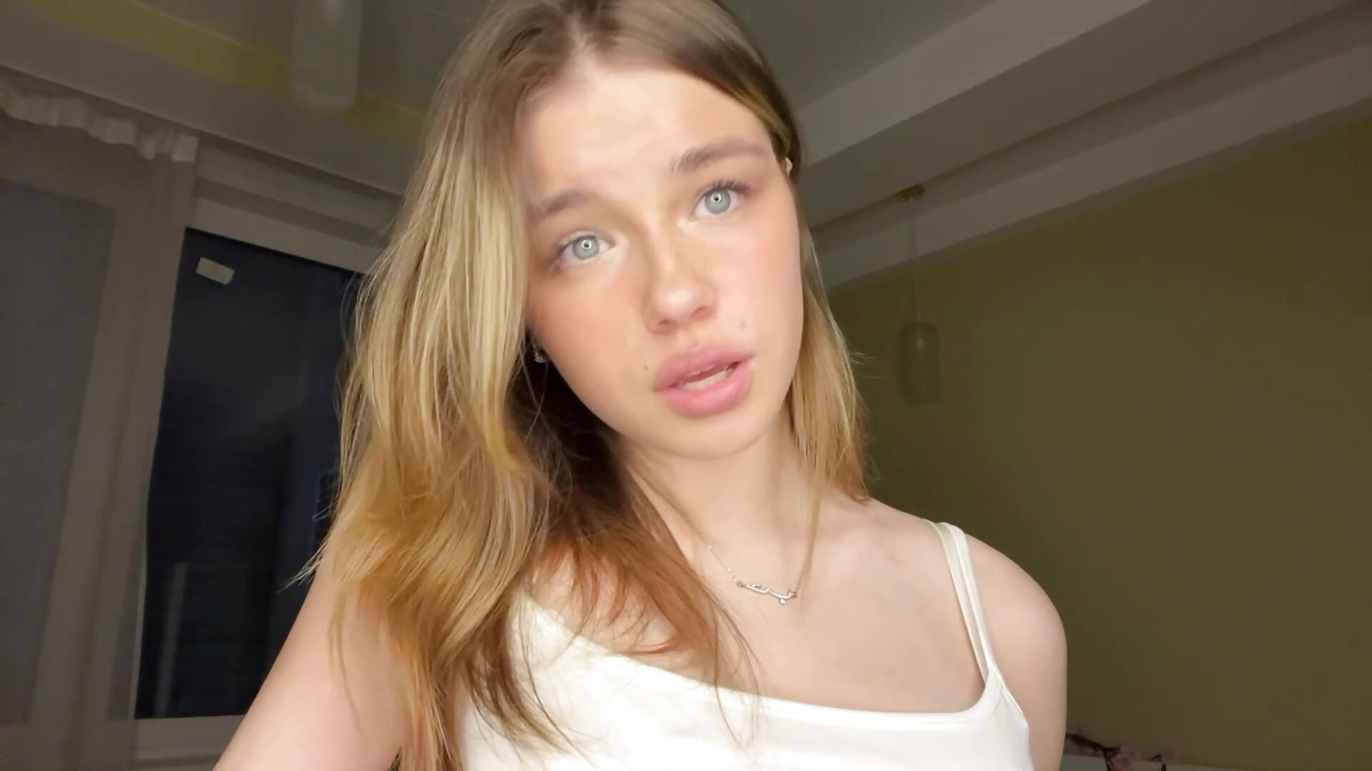 Caught by accident - vídeo de la modelo de cam EarthaStinett