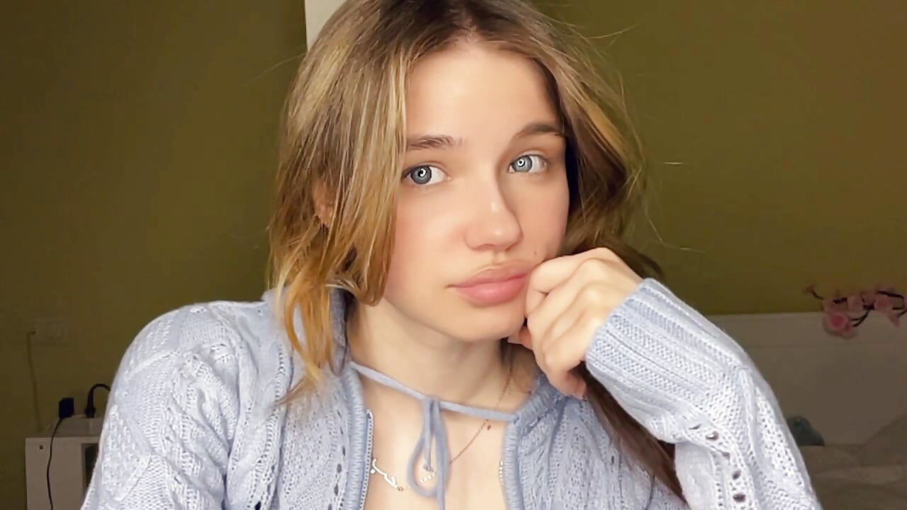 Between the lines - video by EarthaStinett cam model