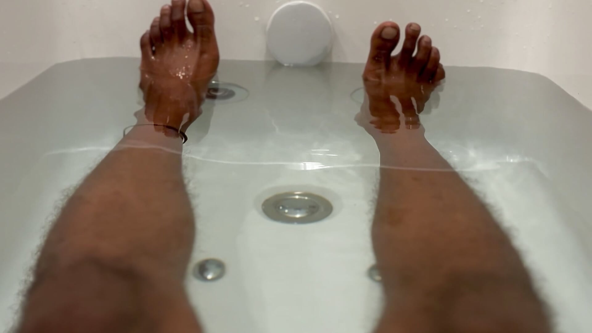 Chilling on my jacuzzi 🛀😉 - video van SensualStar69 cam-model