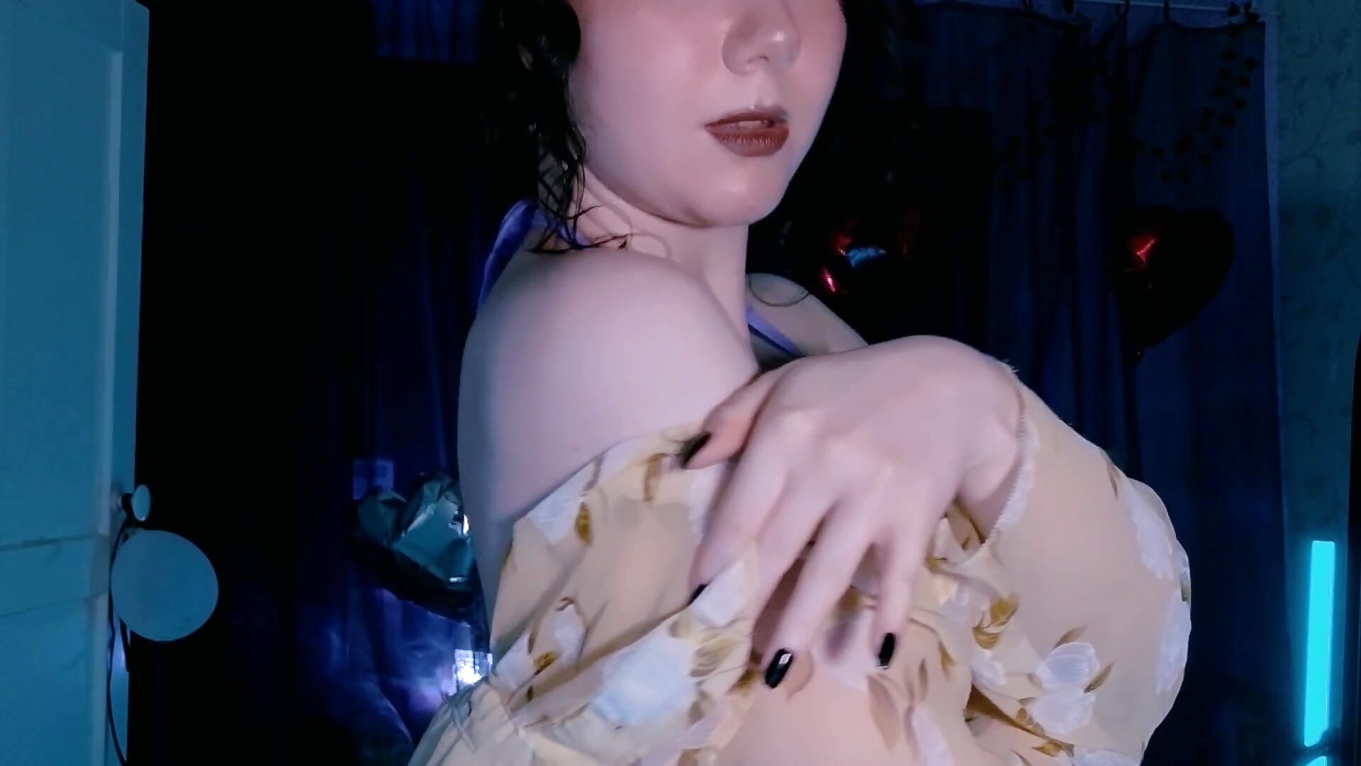 Cheers! - video by marty_bree cam model