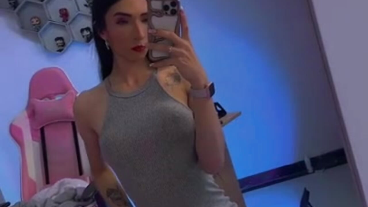 Do you want to see what I hide between my legs — filmik kylliefox_, modela(-lki) na kamerkach