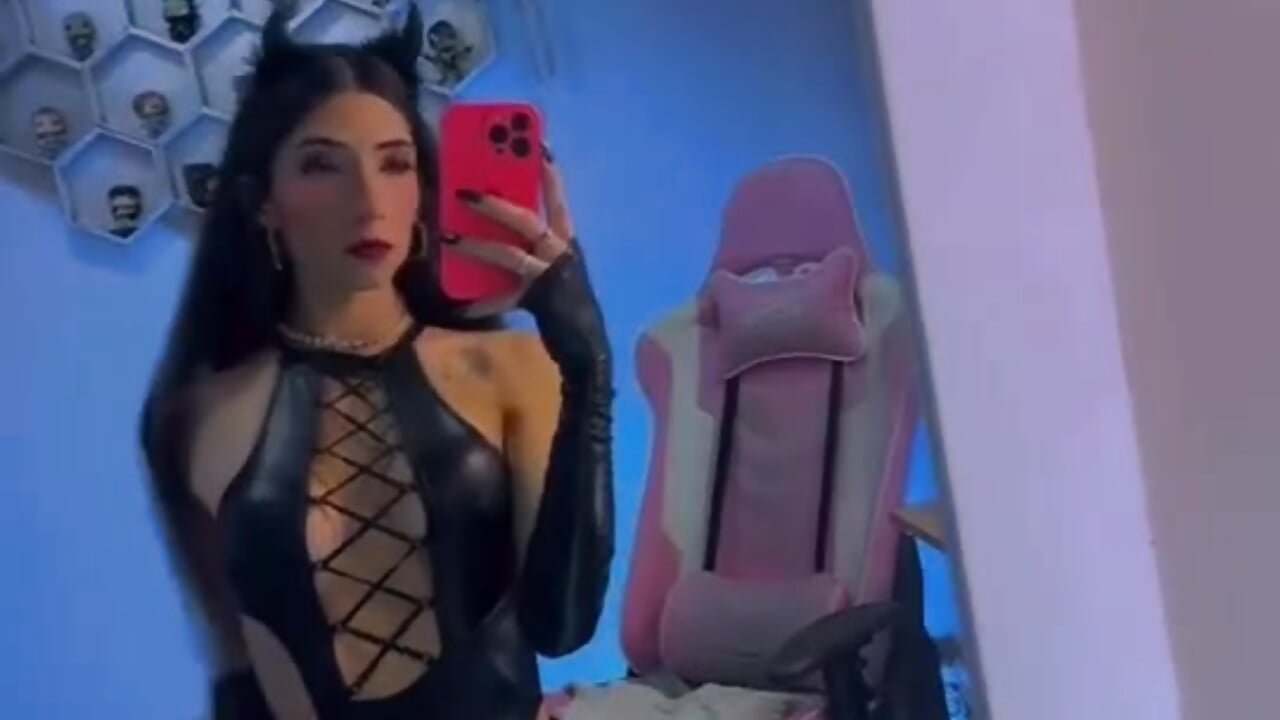 Do you want to burn and sin in Kylie's hell? - video by kylliefox_ cam model