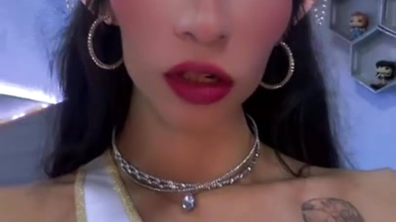 Shhh… can you feel the air changing when I move? - video by kylliefox_ cam model