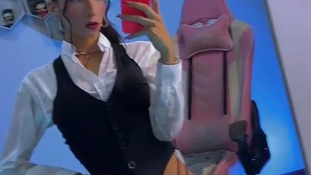 Elegant and sensual - video by kylliefox_ cam model