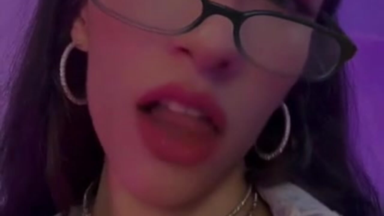 The sexy women - video by kylliefox_ cam model