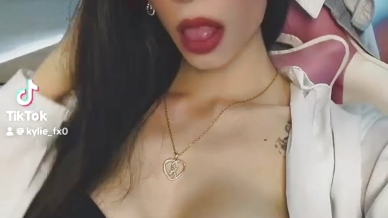 ♥ - video by kylliefox_ cam model