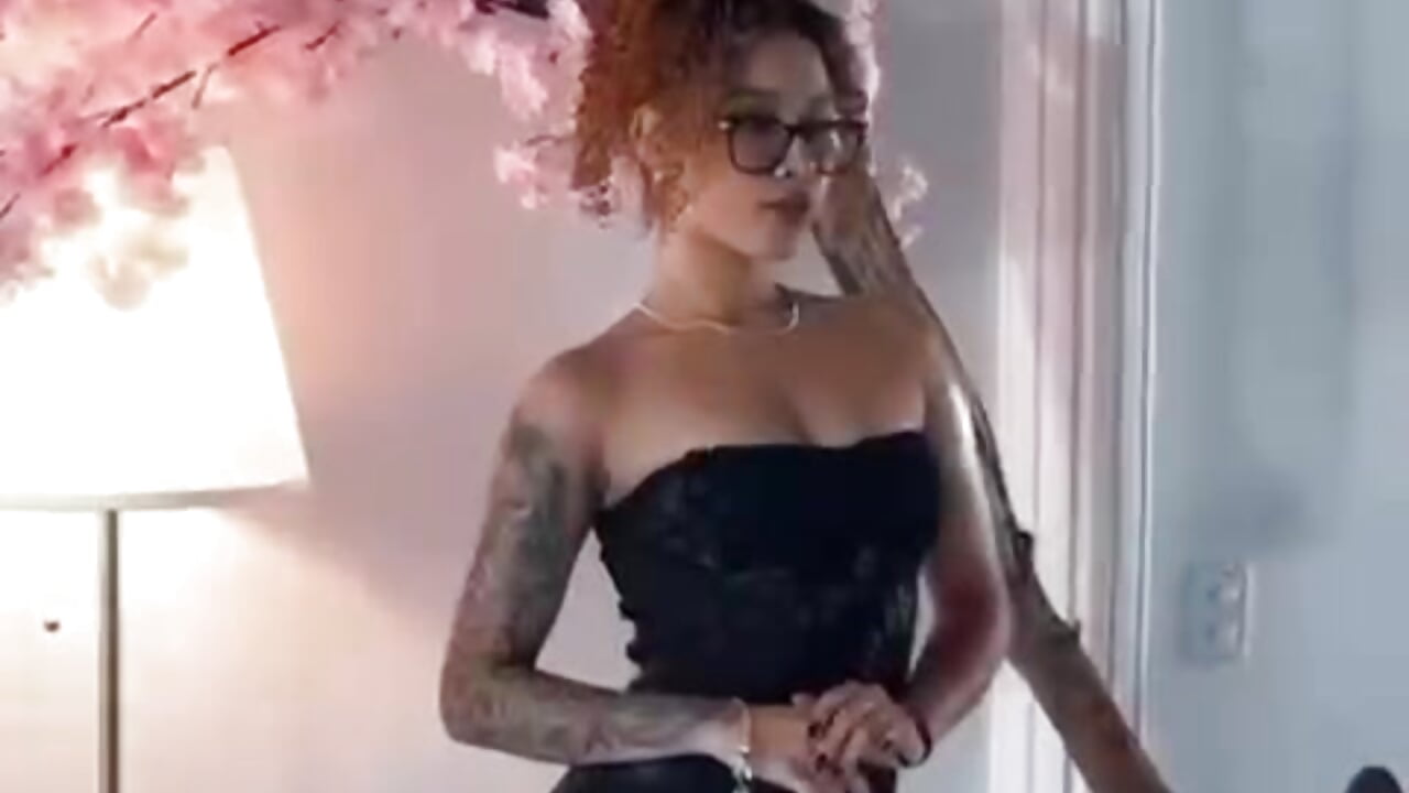 Some of my sensuality for you - video by Sienna_brunette cam model