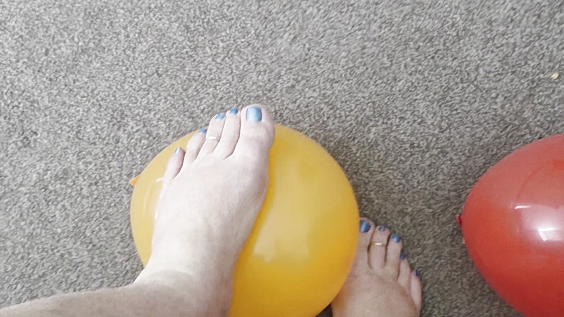 feet balloon play– BridgetBlueEyes kameramodell videója